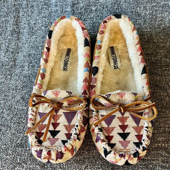Minnetonka Cream Kaleidoscope Lodge Trapper Womens 7 Faux Fur Lined Moccasins - Picture 4 of 10